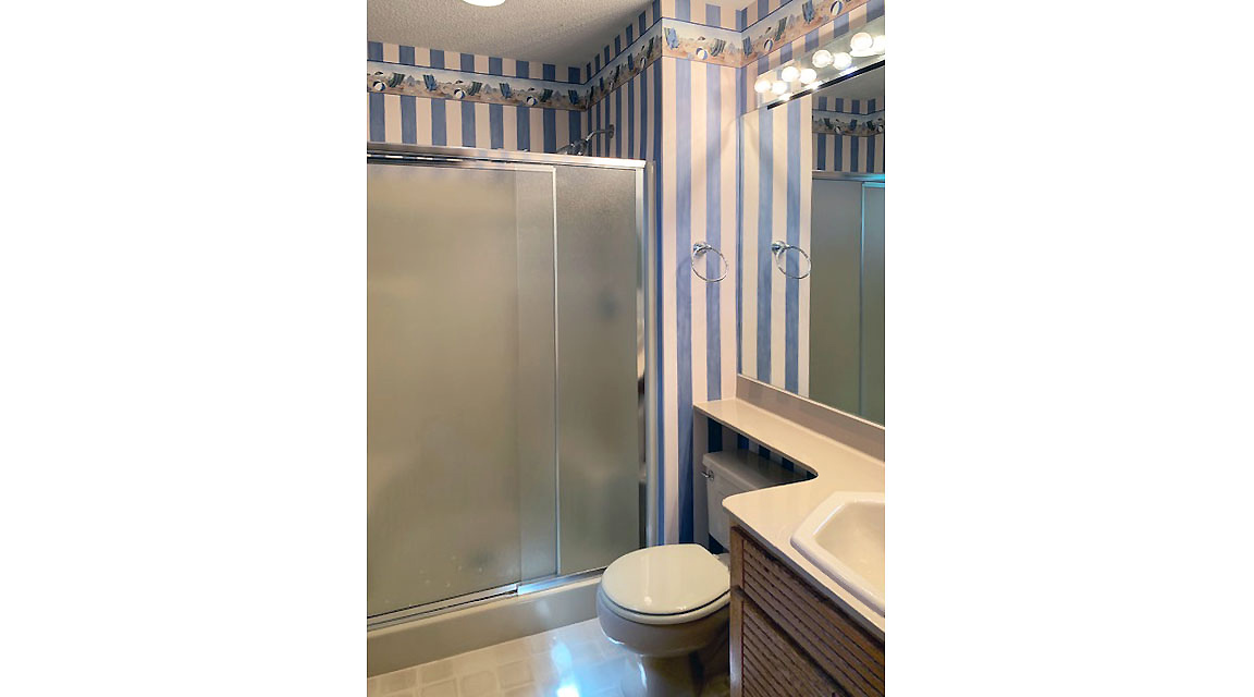 Bedroom 4 Ensuite Bath